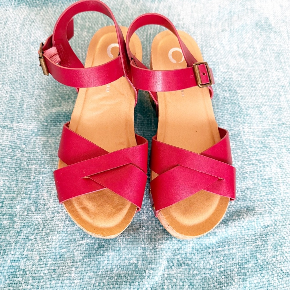 Tru Comfort Stylish Red Block Sandals